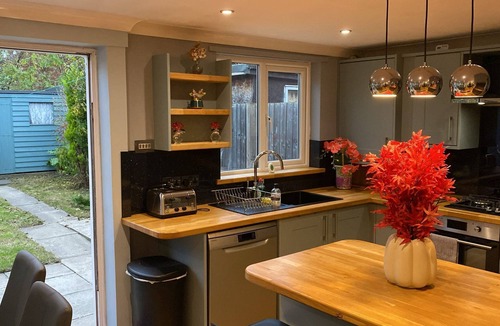 Cambridge House | Homely & Warm 4 Bed house Big Garden Free Parking