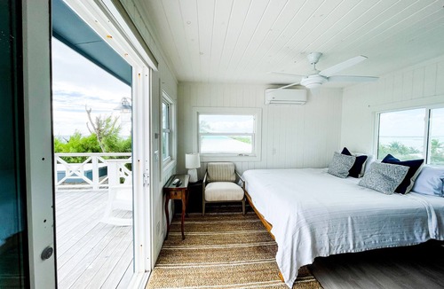 Hope Town Apartment | Honeymoon Suite