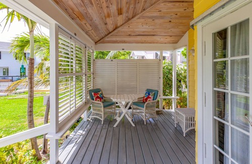 Hope Town House | Honeymoon Villa - Enchanting Retreat for Couples in Hope Town Village!