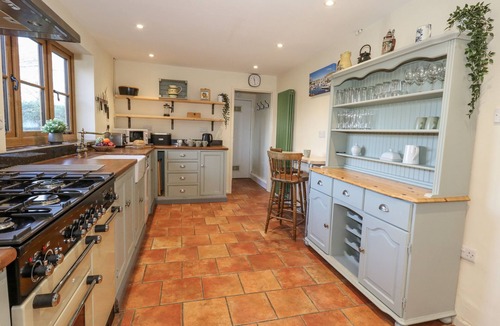 Smallridge Cottage | HONEYSUCKLE COTTAGE, pet friendly, with a garden in Axminster