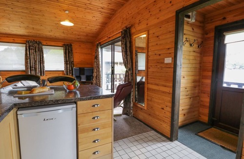 Warton Cottage | HOPE LODGE, family friendly, with pool in Lancaster