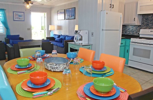 Hope Town House | Hope Town Pool Retreat Walk to Beach and Harbor