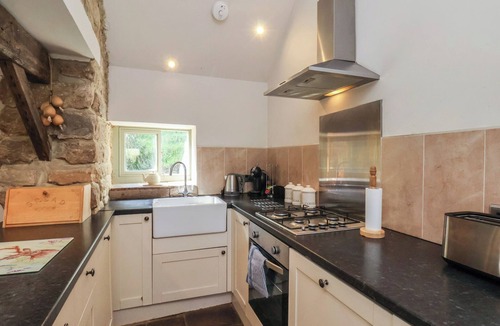 Great Broughton Cottage | HORSESHOE COTTAGE, pet friendly, with a garden in Great Ayton