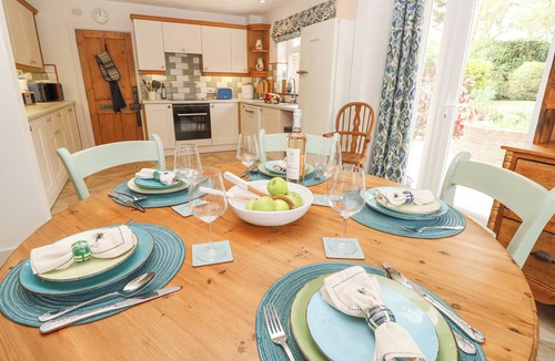 Lockerley House | HORSESHOE COTTAGE, pet friendly, with open fire in West Tytherley