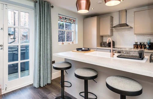 Hope Street House | Host Apartments | The Pilgrim Coach House