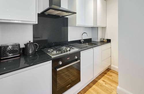 Eton Apartment | Host Stay Eton House