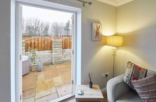 Guisborough House | Host Stay Lowcross Cottage