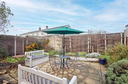 Wootton House | Host & Stay - Riders Rest
