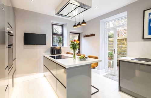 Holestone Moor House | Host & Stay | Rock End