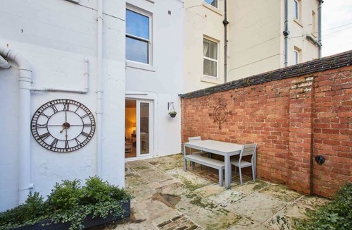 West Cliff Apartment | Host & Stay | The Courtyard Retreat