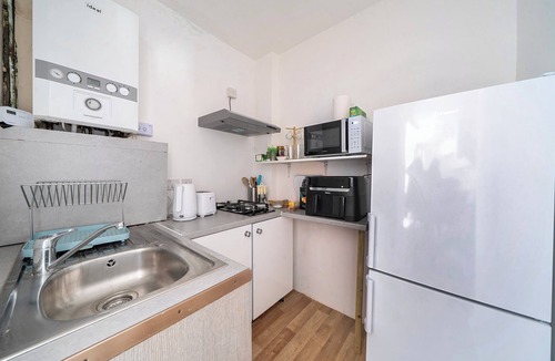 Hounslow Central House | Hounslow Hideaway Cottage