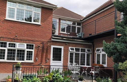 High Wycombe House | House - Sleeps 2 - Patio - Parking