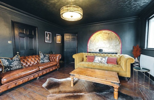 Shawbury House | House with a cinema and games room, sleeps 17
