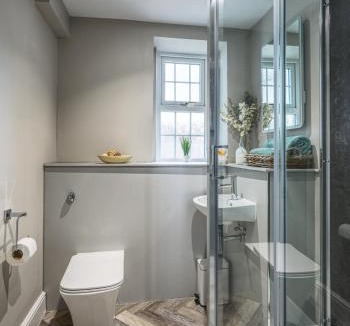 Wing Bed & Breakfast | Howard Arms