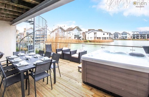 Laverton House | Howells Mere 26, Swans Down - Lakeside House, Hot Tub, Spa Access, Sleep 8-10