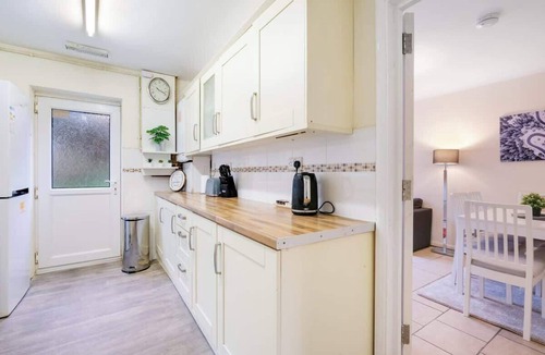 High Wycombe House | HP13 3BR Home w/Garden, WiFi &Easy Transport Links