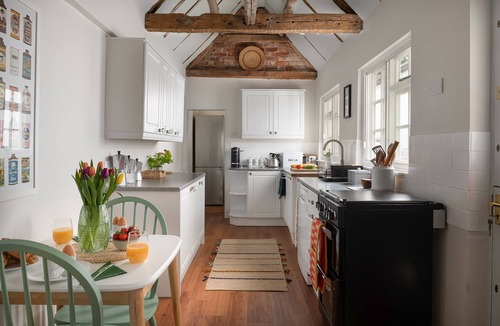 Stony Stratford Cottage | HUDSON HOUSE, pet friendly, with a garden in Stony Stratford
