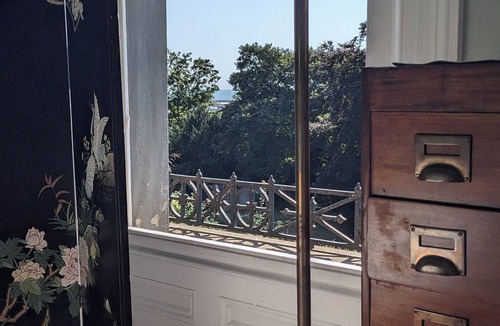 Dover Apartment | Huge 1 bed in Historical Garrison with Dover Castle View & Sea view.