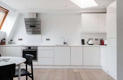Chinatown Apartment | Huge Leicester Square 2BR - Netflix & Nespresso