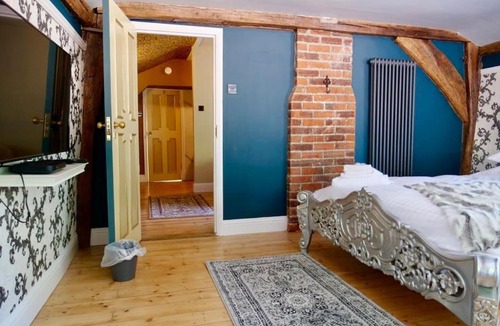 Saffron Walden House | Huge Luxury 8 Bed Manor House Hot Tub Pool Table