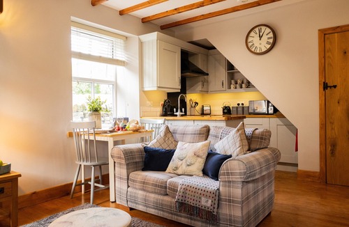 Middleton in Teesdale Cottage | HUSH COTTAGE, with open fire in Middleton-In-Teesdale