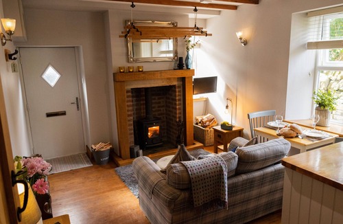 Middleton in Teesdale Cottage | HUSH COTTAGE, with open fire in Middleton-In-Teesdale