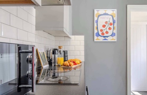 Kettering House | Ideal for Contractors | Close to Hospital | Wi-Fi