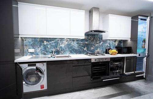 Alibon House | Ideal for mid or long-term stays Dagenham.Modern 3 bedroom house, Parking/Garden