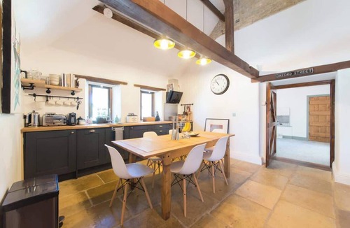 Brimpsfield House | *Idyllic Barn: Cotswold Hideaway Stunning Village*