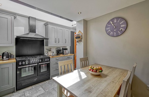 Chester Cottage | Idyllic Victorian Cottage Open Fire, Hot Tub, Sleeps 8, City 5 mins, Zoo 15 mins