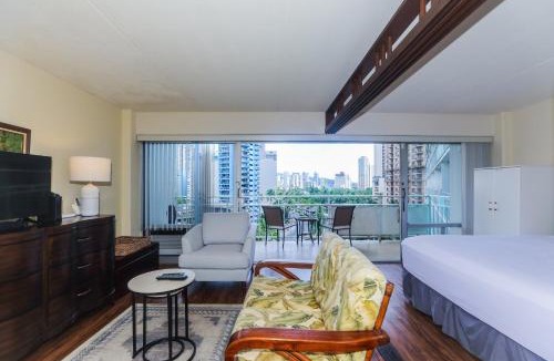 Waikiki Apartment | Ilikai Tower 701 City View 1BR