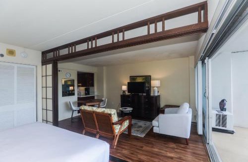 Waikiki Apartment | Ilikai Tower 701 City View 1BR