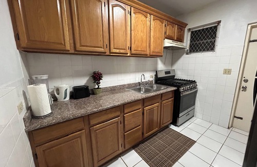 Nassau Apartment | Inexpensive Villa: 5 Mins to Beach & Fish Fry! Great rates, location & service.