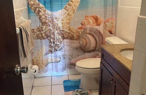 Nassau Apartment | Inexpensive Villa: 5 Mins to Beach & Fish Fry! Great rates, location & service.