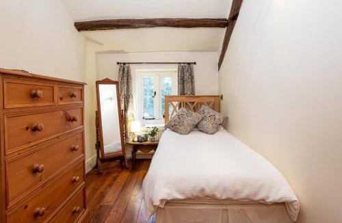 Ingleton House | Ingleton 2-Bed Cottage Sleeps 4 Pet Ok & Parking