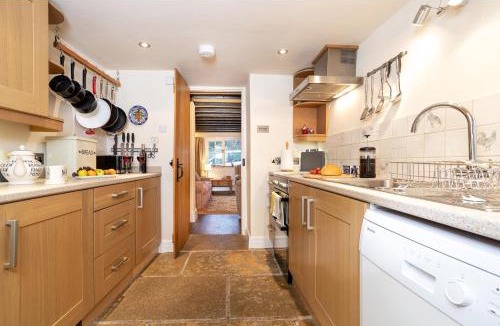 Ingleton House | Ingleton 2-Bed Cottage Sleeps 4 Pet Ok & Parking