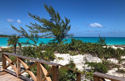William's Town Cottage | Intimate Luxury on Bahamas Best Beach - Blue Point Cottage Beach House