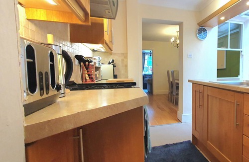 Windsor City Centre Cottage | Inviting 2-bed Cottage in Windsor