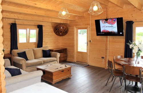 Ashton Under Hill Cabin | Inviting 3-Bedroom Lodge in Ashton Under Hill