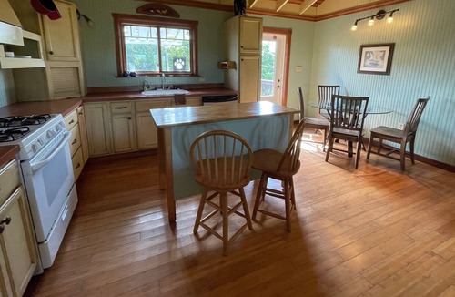 Great Guana Cay House | Island cottage nestled in the forest, w/private walking path to beach