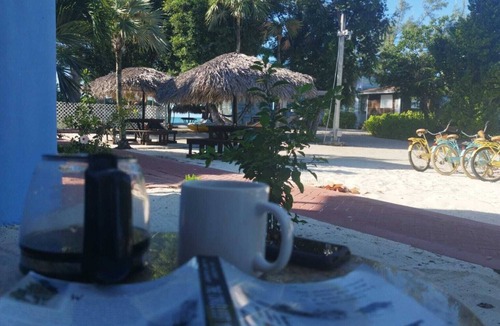 Coral Harbour House | Island getaway along the beach front! Wi-Fi, Beach , Kayaks, Cycling,Restaurant