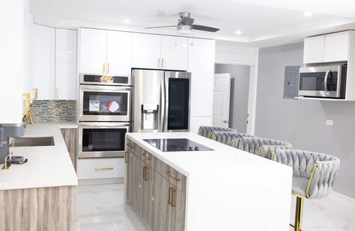 Nassau House | Island Haven 4 Bedroom House with AC, Pool, WiFi in Nassau, Bahamas