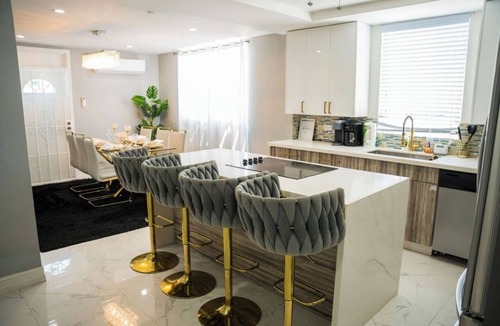 Nassau House | Island Haven Hideaway 5BR Home & Pool Cottage