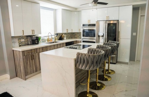 Nassau House | Island Haven Hideaway 5BR Home & Pool Cottage