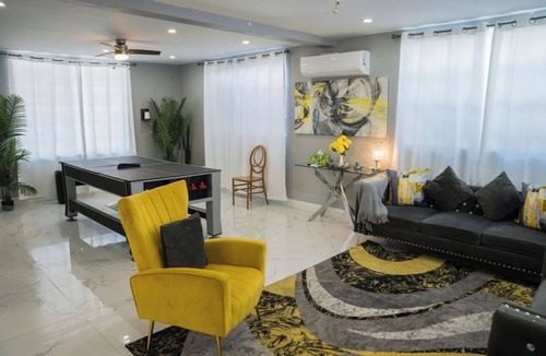 Nassau House | Island Haven Hideaway 5BR Home & Pool. 3 minute walk to beach, Very Quiet
