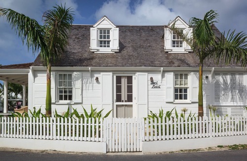 Dunmore Town Cottage | Island Oasis in the heart of Dunmore town