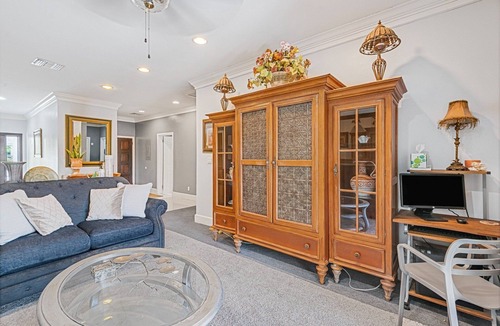 Nassau House | Island Retreat in gated community- 5 mins from the beach