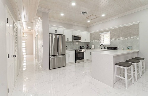Lyford Cay Condo | Island Seahorse Retreat