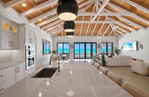 Tar Bay House | Island Time - Brand New 4 bedroom Luxury house right on the Beach!