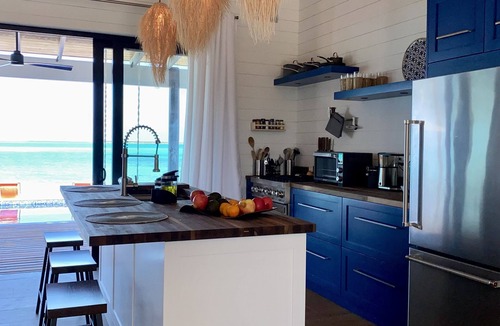Tar Bay House | IslandChicBeachFrontHome!StunningViews-Pool,OutdoorKitchen,Reef,Mini BballCourt
